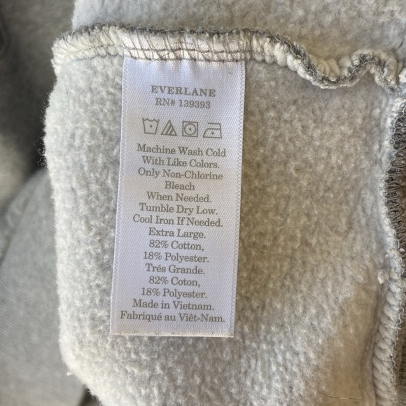 Everlane Sweatshirt Cropped Style with Zipper Front and Winged Ribbed Collar - Picture 9 of 9